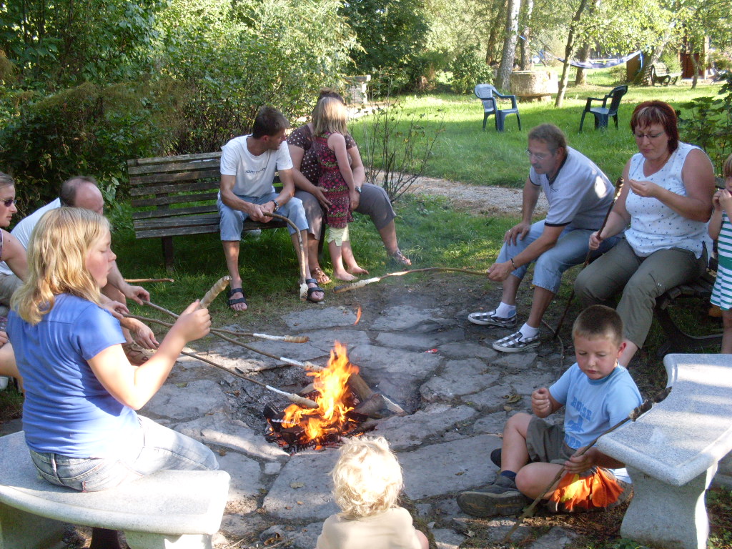 Lagerfeuer_mit_Stockbrot